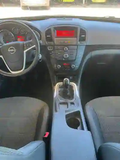 Opel Insignia Sports Tourer 2011 - 4890 EUR, 232000 km - AUTO.MOTO.pt - 232000km - foto 4 de 4