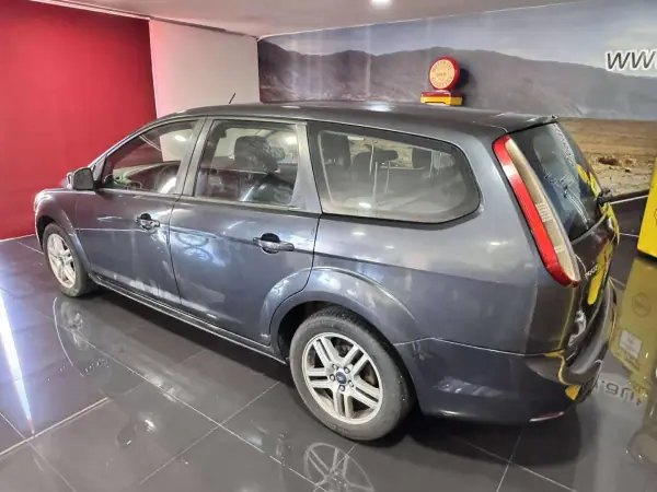 Ford Focus SW 2008 - 5990 EUR, 299000 km - AUTO.MOTO.pt - 299000km - foto 5 de 13