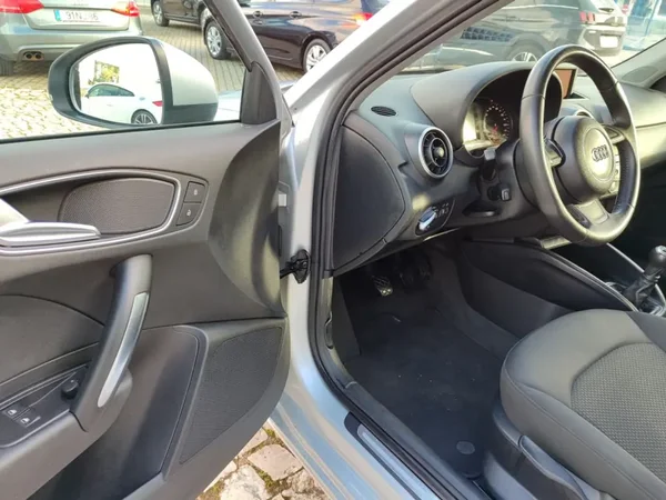 Audi A1 2010 - 11990 EUR, 196000 km - AUTO.MOTO.pt - 196000km - foto 16 de 17