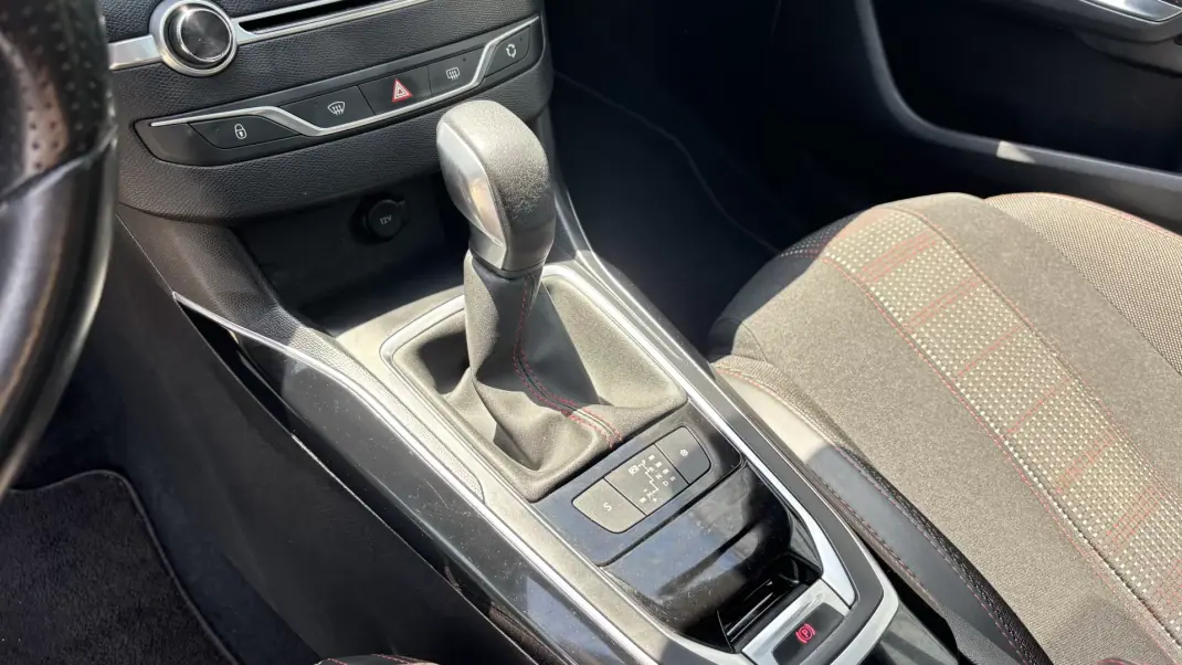 Peugeot 308 SW 2016 - 12490 EUR, 188000 km - AUTO.MOTO.pt - 188000km - foto 8 de 14