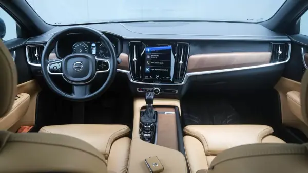 Volvo S90 2016 - 24750 EUR, 266000 km - AUTO.MOTO.pt - 266000km - foto 32 de 50