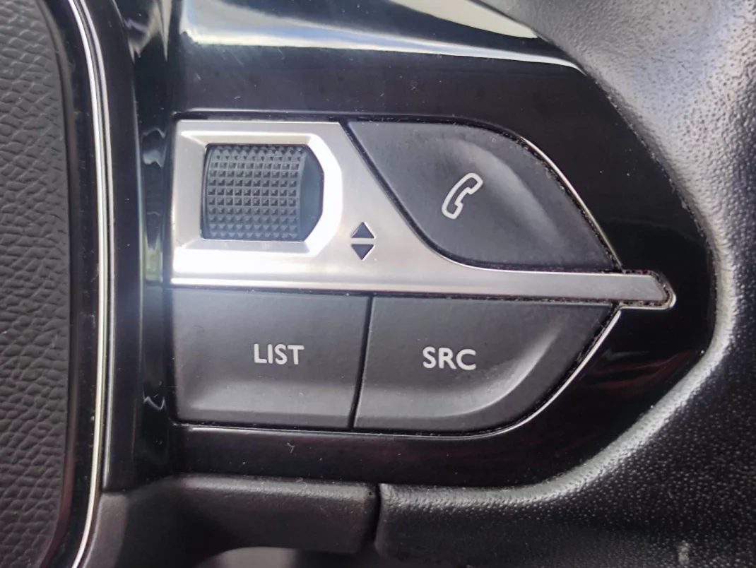 Peugeot 208 2020 - 11900 EUR, 247697 km - AUTO.MOTO.pt - 247697km - foto 20 de 23