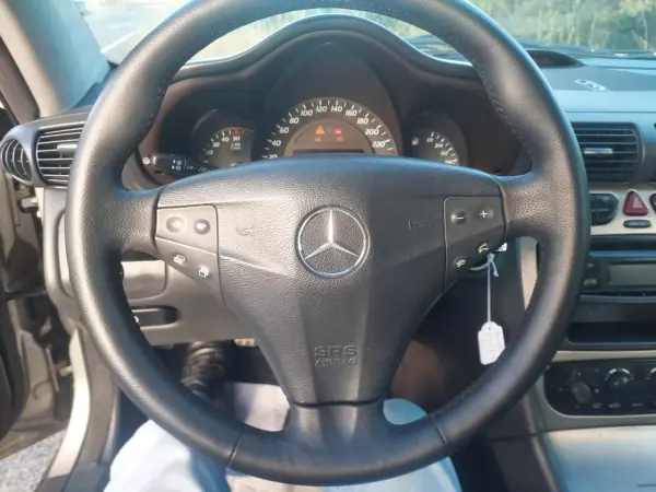Mercedes-Benz C 220 2002 - 7950 EUR, 262877 km - AUTO.MOTO.pt - 262877km - foto 9 de 10