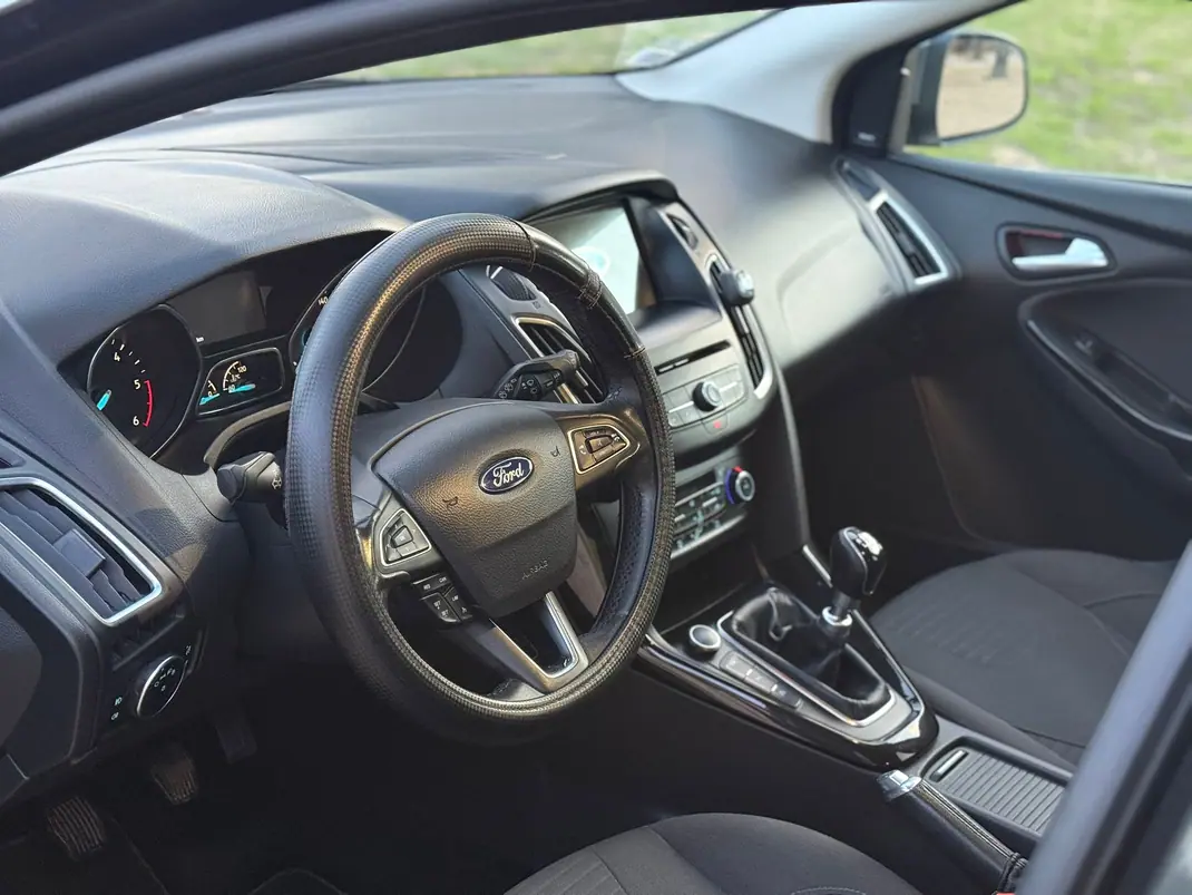 Ford Focus SW 2018 - 11901 EUR, 159999 km - AUTO.MOTO.pt - 159999km - foto 6 de 8