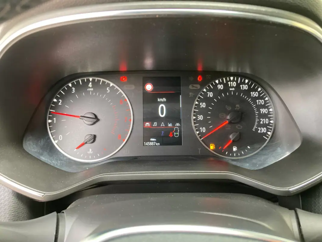 Renault Clio 2020 - 13890 EUR, 145621 km - AUTO.MOTO.pt - 145621km - foto 8 de 20