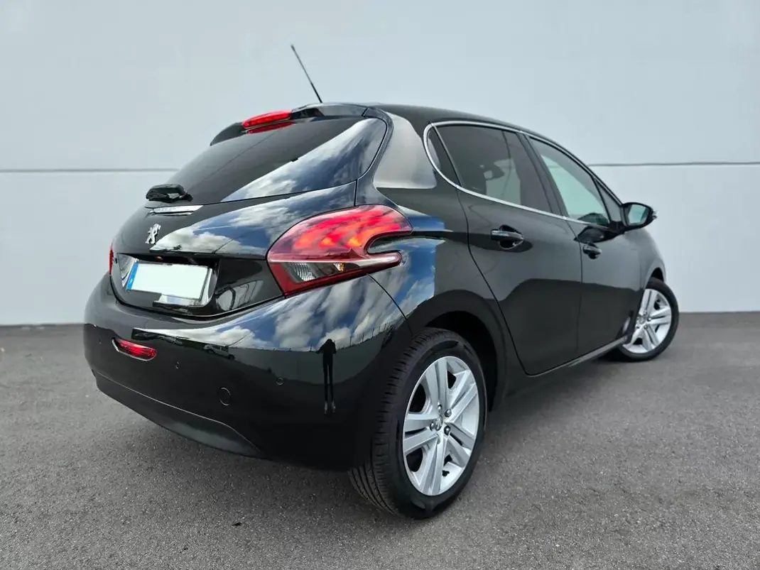 Peugeot 208 2019 - 9750 EUR, 75000 km - AUTO.MOTO.pt - 75000km - foto 14 de 37