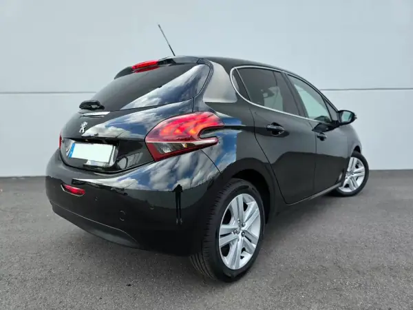 Peugeot 208 2019 - 9750 EUR, 75000 km - AUTO.MOTO.pt - 75000km - foto 14 de 37