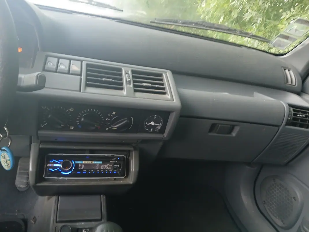 Renault Clio 1997 - 777 EUR, 250500 km - AUTO.MOTO.pt - 250500km - foto 2 de 3