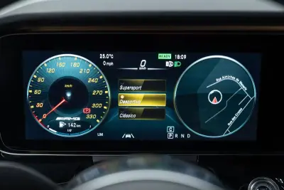 Mercedes-Benz AMG GT 2020 - 89950 EUR, 55000 km - AUTO.MOTO.pt - 55000km - foto 27 de 44