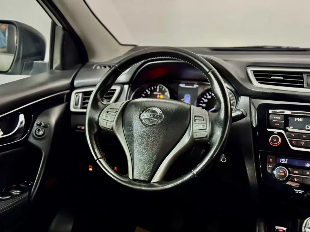 Nissan Qashqai 2015 - 13750 EUR, 96000 km - AUTO.MOTO.pt - 96000km - foto 24 de 45