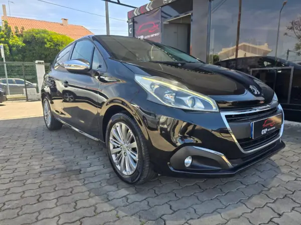 Peugeot 208 2018 - 9500 EUR, 92000 km - AUTO.MOTO.pt - 92000km - foto 3 de 16