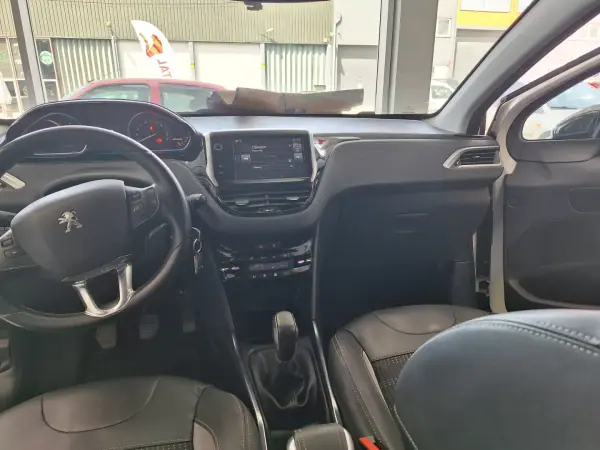 Peugeot 2008 2015 - 8900 EUR, 108000 km - AUTO.MOTO.pt - 108000km - foto 3 de 18