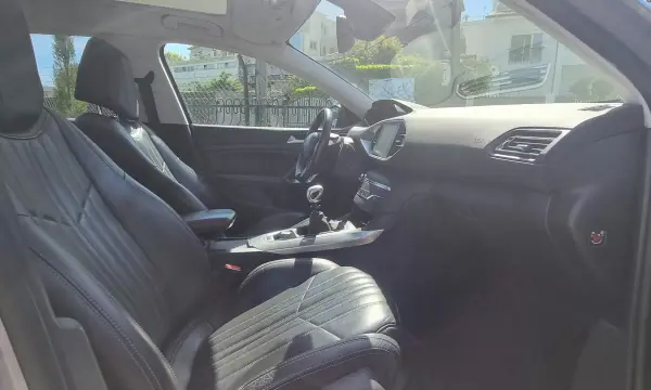 Peugeot 308 SW 2014 - 9250 EUR, 265000 km - AUTO.MOTO.pt - 265000km - foto 12 de 30