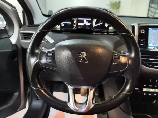Peugeot 208 2018 - 9750 EUR, 81000 km - AUTO.MOTO.pt - 81000km - foto 13 de 26