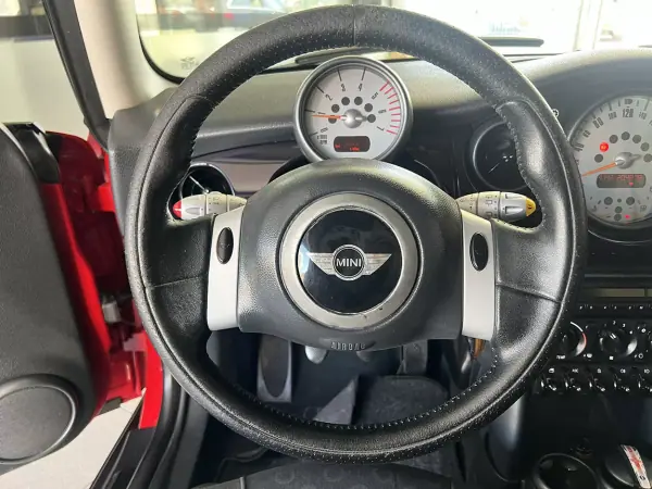 MINI 3 Portas 2006 - 6800 EUR, 204866 km - AUTO.MOTO.pt - 204866km - foto 8 de 19