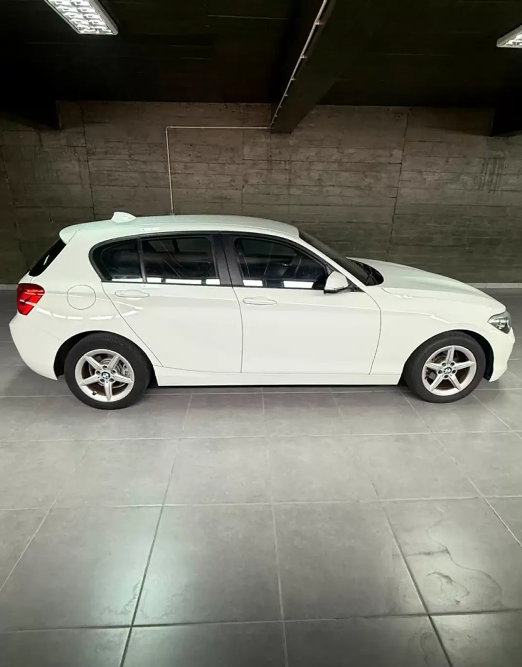 BMW 116 2017 - 17350 EUR, 140000 km - AUTO.MOTO.pt - 140000km - foto 4 de 17