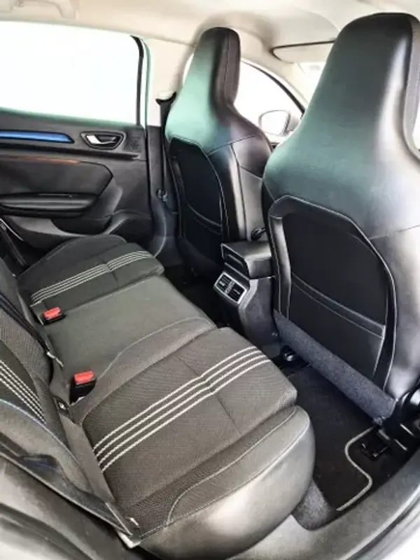 Renault Mégane 2016 - 12750 EUR, 170000 km - AUTO.MOTO.pt - 170000km - foto 7 de 10