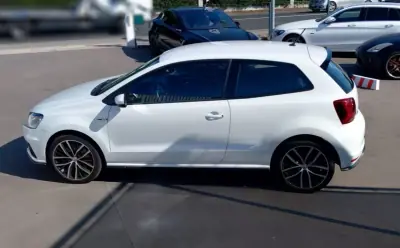 Volkswagen Polo 2017 - 19800 EUR, 70383 km - AUTO.MOTO.pt - 70383km - foto 2 de 22