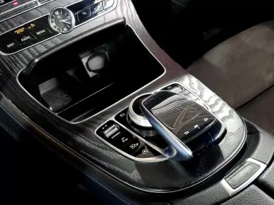Mercedes-Benz E 220 2020 - 43900 EUR, 124551 km - AUTO.MOTO.pt - 124551km - foto 34 de 35