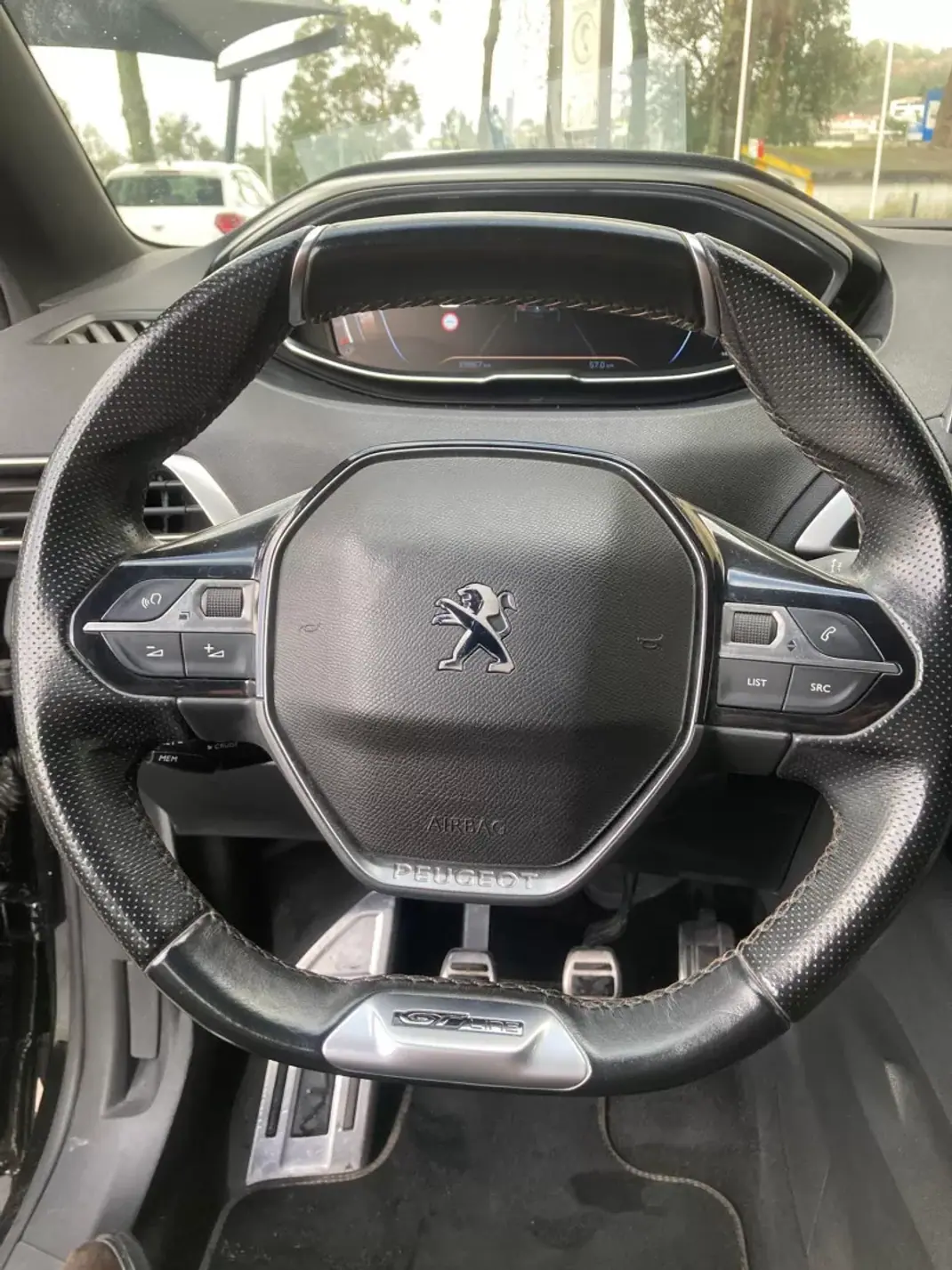 Peugeot 3008 2018 - 23900 EUR, 69800 km - AUTO.MOTO.pt - 69800km - foto 11 de 20