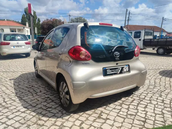 Toyota Aygo 2008 - 5990 EUR, 194000 km - AUTO.MOTO.pt - 194000km - foto 6 de 17