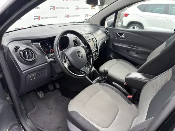 Renault Captur 2016 - 12990 EUR, 142000 km - AUTO.MOTO.pt - 142000km - foto 12 de 23