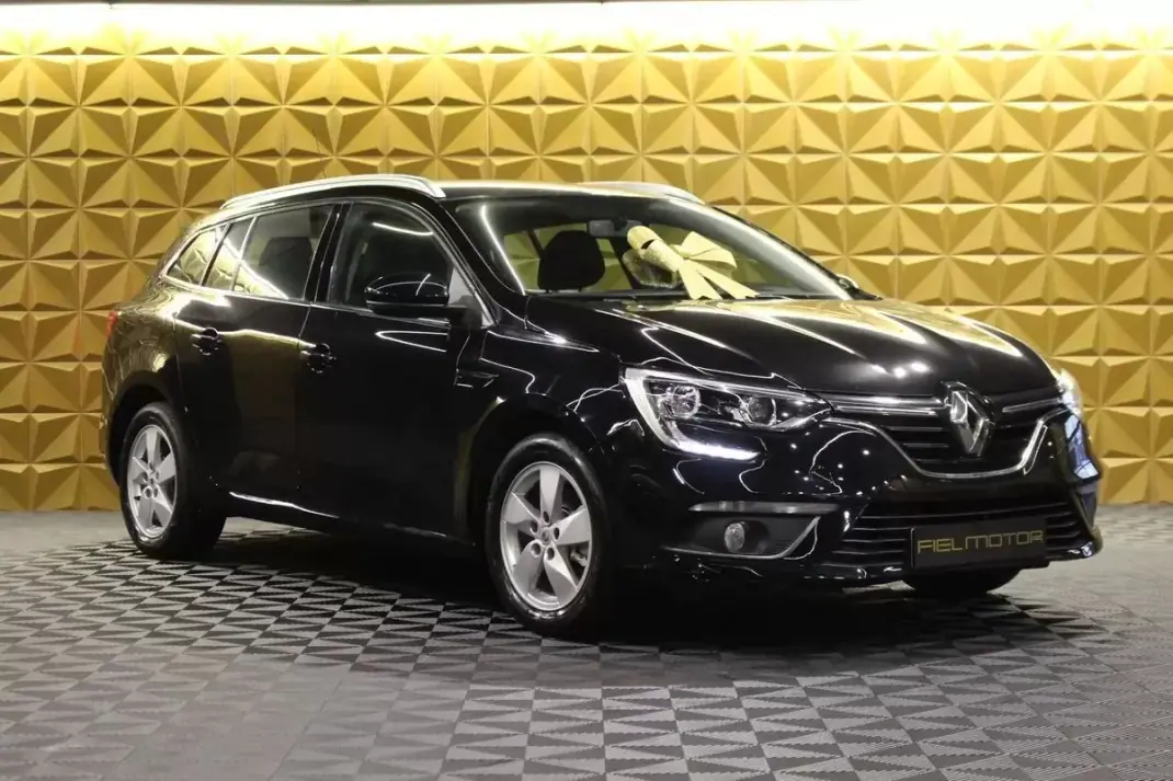 Renault Mégane Sport Tourer 2017 - 9900 EUR, 190000 km - AUTO.MOTO.pt - 190000km - foto 3 de 25