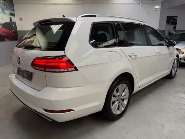 Volkswagen Golf Variant 2018 - 8999 EUR, 290000 km - AUTO.MOTO.pt - 290000km - foto 3 de 9