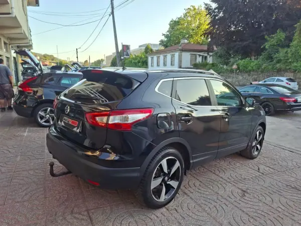 Nissan Qashqai 2015 - 12900 EUR, 138773 km - AUTO.MOTO.pt - 138773km - foto 9 de 39