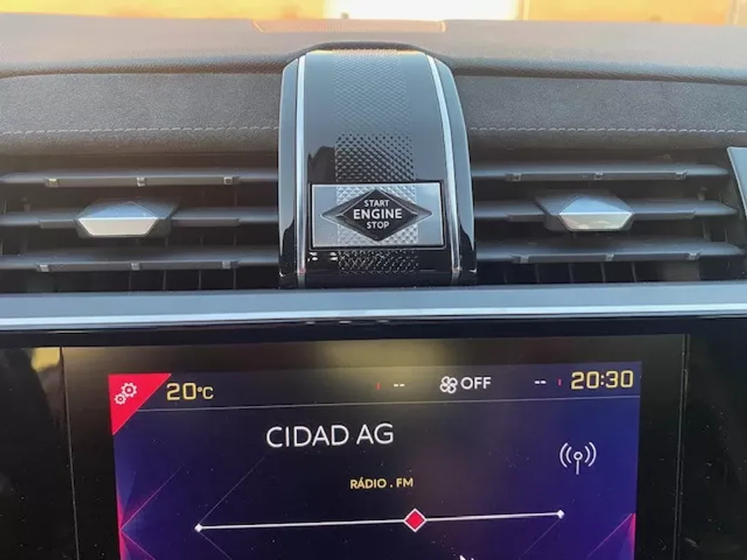 DS DS7 Crossback 2020 - 25990 EUR, 105000 km - AUTO.MOTO.pt - 105000km - foto 19 de 24