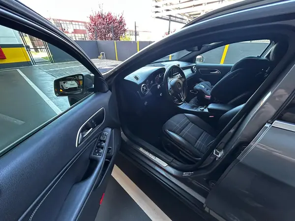 Mercedes-Benz GLA 180 2015 - 16950 EUR, 235000 km - AUTO.MOTO.pt - 235000km - foto 5 de 15