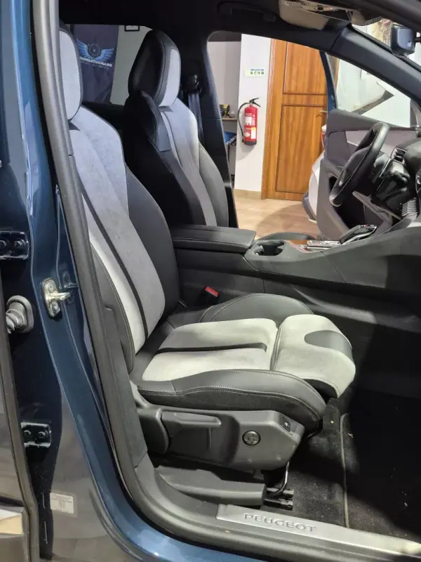 Peugeot 3008 2021 - 25000 EUR, 75000 km - AUTO.MOTO.pt - 75000km - foto 40 de 44