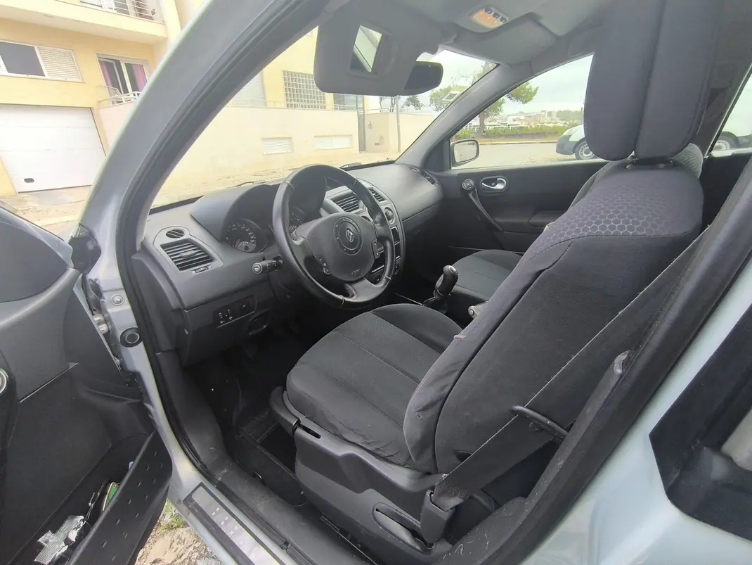 Renault Mégane 2003 - 2000 EUR, 231329 km - 231329km - foto 11 de 15
