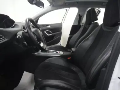 Peugeot 308 2016 - 10500 EUR, 136000 km - AUTO.MOTO.pt - 136000km - foto 10 de 26