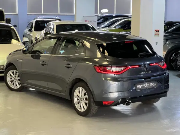 Renault Mégane 2016 - 11990 EUR, 140000 km - AUTO.MOTO.pt - 140000km - foto 32 de 41