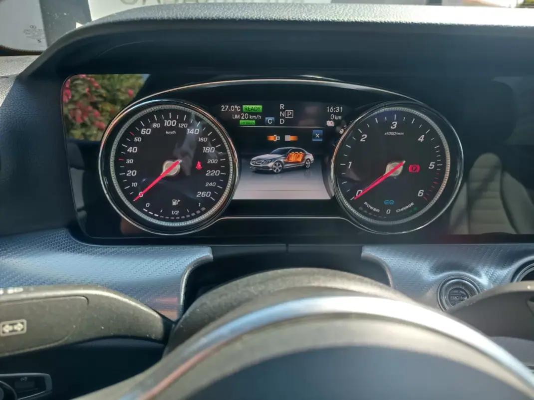 Mercedes-Benz E 300 2019 - 27500 EUR, 150200 km - 150200km - foto 8 de 18