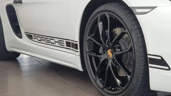 Porsche 718 Boxster 2024 - 89990 EUR, 12821 km - AUTO.MOTO.pt - 12821km - foto 14 de 34