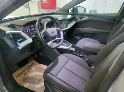 Audi Q4 e-tron 2021 - 27900 EUR, 85105 km - AUTO.MOTO.pt - 85105km - foto 12 de 19