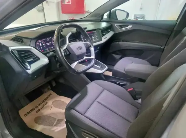 Audi Q4 e-tron 2021 - 27900 EUR, 85105 km - AUTO.MOTO.pt - 85105km - foto 12 de 19
