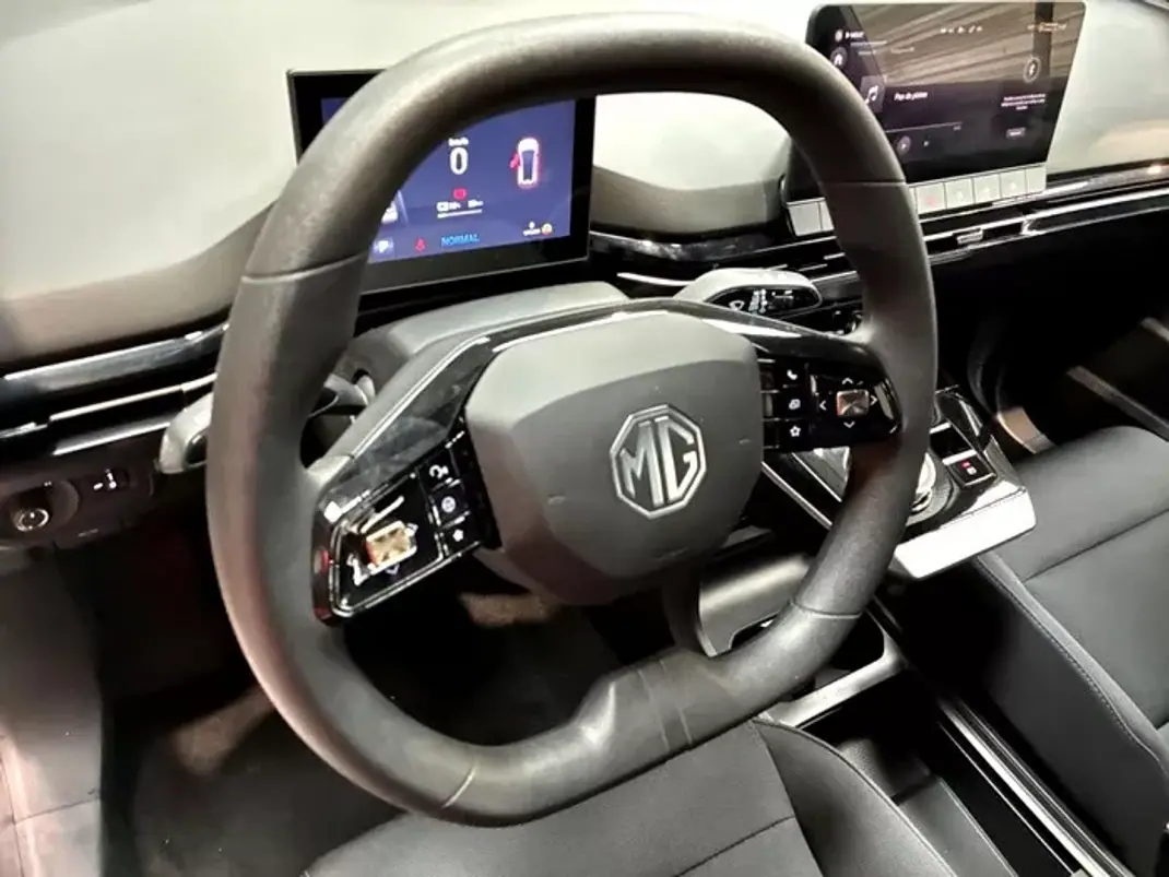 MG MG4 2023 - 18989 EUR, 24822 km - AUTO.MOTO.pt - 24822km - foto 11 de 17