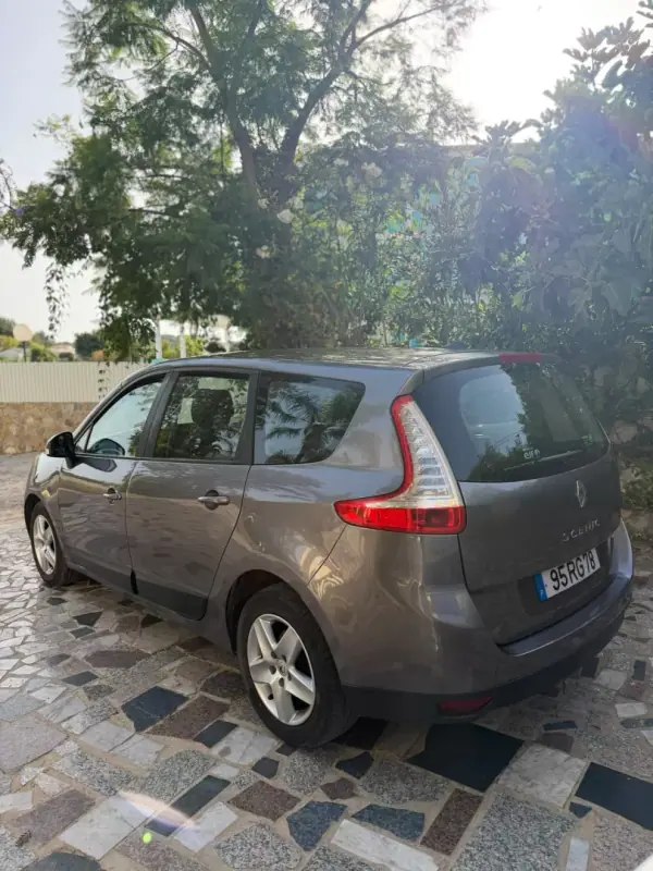 Renault Scénic 2012 - 11900 EUR, 251393 km - AUTO.MOTO.pt - 251393km - foto 4 de 9