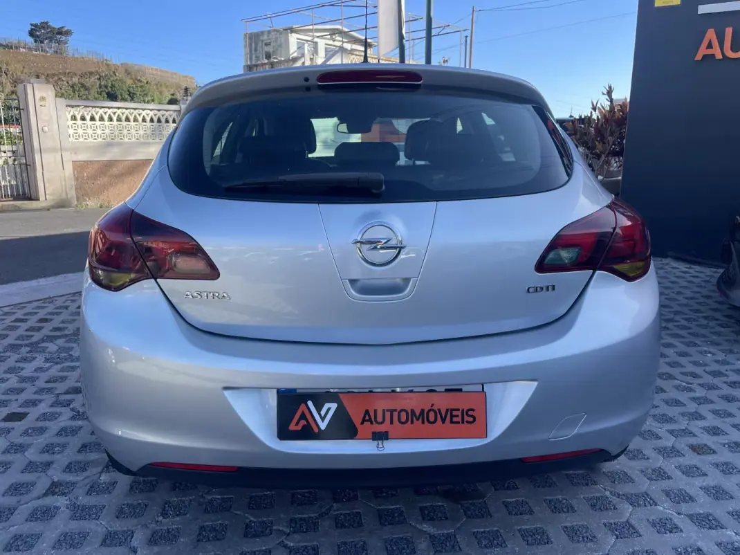 Opel Astra 2011 - 7950 EUR, 117597 km - 117597km - foto 6 de 12