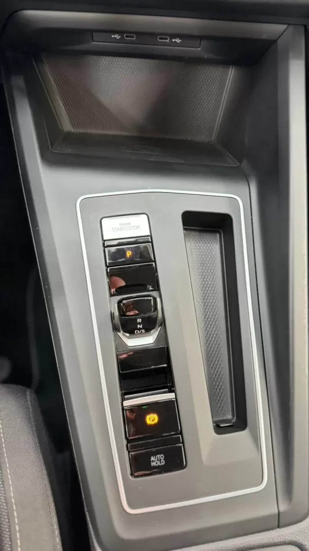 Volkswagen Golf 2021 - 21500 EUR, 96839 km - AUTO.MOTO.pt - 96839km - foto 23 de 38