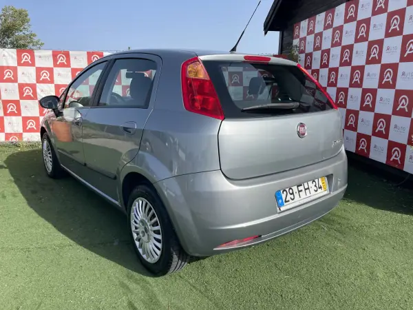 Fiat Grande Punto 2008 - 4990 EUR, 112345 km - AUTO.MOTO.pt - 112345km - foto 4 de 15