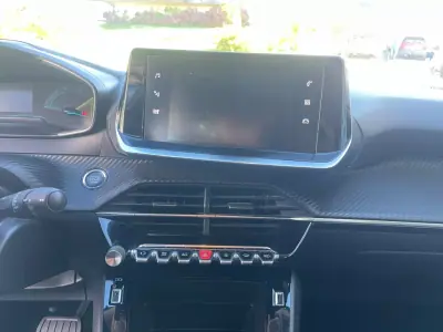 Peugeot e-2008 2020 — foto 5 de 12