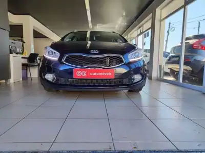 Kia Ceed SW 2015 - 8990 EUR, 144200 km - AUTO.MOTO.pt - 144200km - foto 3 de 35