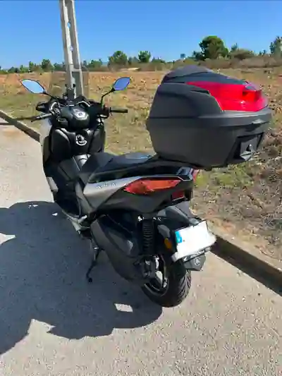 Yamaha XMAX 2018 - 3750 EUR, 34000 km - 34000km - foto 4 de 5
