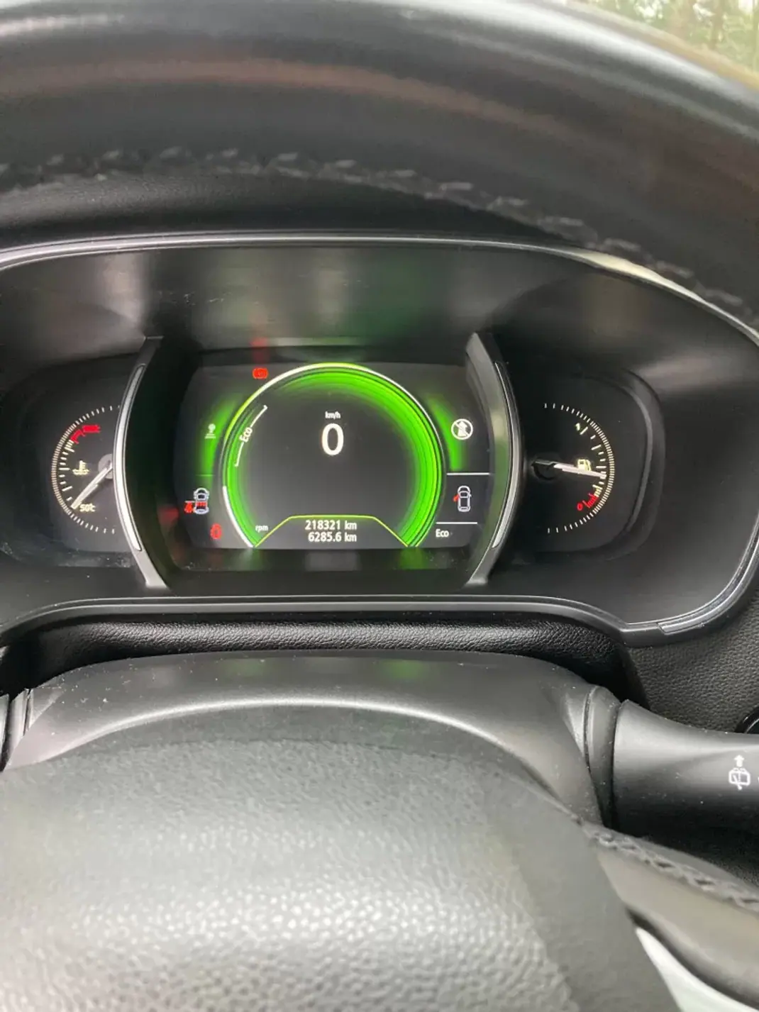 Renault Mégane Sport Tourer 2017 - 13900 EUR, 218321 km - AUTO.MOTO.pt - 218321km - foto 10 de 21