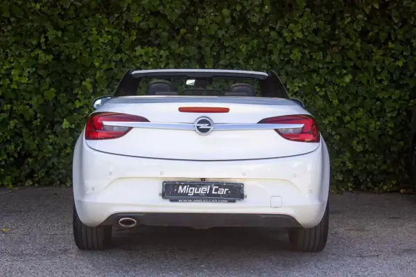 Opel Cascada 2014 - 13900 EUR, 180000 km - AUTO.MOTO.pt - 180000km - foto 10 de 17
