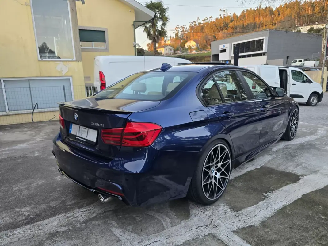 BMW 320 2018 - 21750 EUR, 120000 km - AUTO.MOTO.pt - 120000km - foto 2 de 4